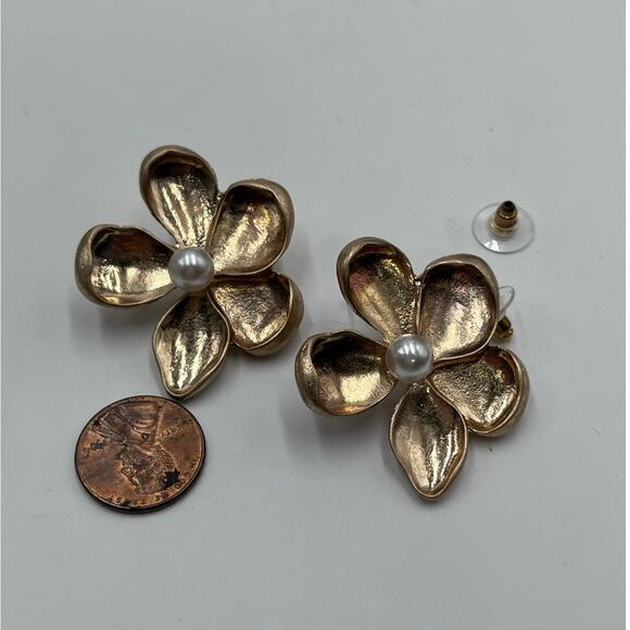 Designer Signed Gold Plated Blossom Flower White Pearl Stud Earrings - Picture 9 of 10